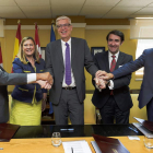 Pilar del Olmo, el embajador danés en España y Juan Carlos Suárez-Quiñones, ayer, en la firma.