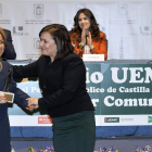 Rosa Valdeón, ayer, al recibir el premio en Valladolid.