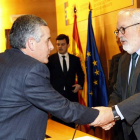 Emilio Gutiérrez, ayer en Madrid, con el ministro de Miguel Arias Cañete.