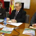 Suárez-Quiñones, Manceñido y Teresa González, en el acto de ayer