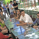 Eduardo Madina, durante una reunión informal con militantes del Partido Socialista de Madrid.