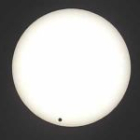 Durante algo más de seis horas los aficionados a la astronomía de todo el mundo pueden contemplar el tránsito del planeta Venus por el Sol, un fenómeno que no se produce desde hace 122 años.