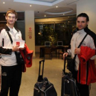 Alilovic y Álamo entrando en el hotel Amura de Alcobendas antes de partir hacia Veszprém