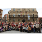 La promoción, en la plaza mayor de Astorga ayer.