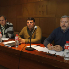 Salgado, Castellanos y Alonso se reunieron ayer con un grupo de agricultores. MARCIANO PÉREZ