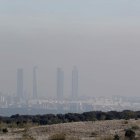 Vista de las cuatro torres de Madrid desde la A-6, en una foto de archivo. ÁNGEL DÍAZ