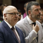Jordi Baiget y Santi Vila, en el acto de ayer. ANDREU DALMAU