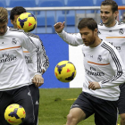 La renovación de Xabi Alonso, a la derecha, sigue centrando la atención del Real Madrid.