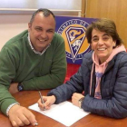 José Pedro Luengo y Aurora López durante el acto de la firma. DL