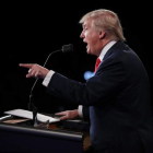 La candidata demócrata,Hillary  Clinton, y el republicano, Donal Trump,miden hoy sus fuerzas en las urnas para hacerse con la presidencia de Estados Unidos, después de una dura campaña llena de reproches.  EFE