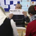 Votantes en un colegio electoral de Ankara.
