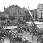 Imagen de una procesión de Semana Santa en la Plaza de San Marcelo hace dos décadas