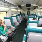 Interior de uno de los trenes Alvia que hace escala en la estación de Ponferrada.