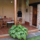 Patio y comedor deLa Huertinade Mateo, en Antoñán del Valle.
