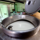 Un tanque de leche en una explotación ganadera de León