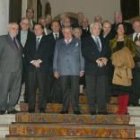 Foto de familia de los miembros del jurado del Leonés del Año, antes de reunirse