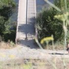 La senda que discurre por el río desde los campos de fútbol hasta la fuente del Azufre.