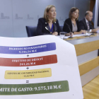 Pilar Del Olmo y la portavoz, Milagros Marcos, en la presentación de ayer. NACHO GALLEGO