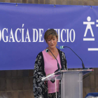 La presidenta del CGAE, Victoria Ortega, inauguró la calle del turno de oficio en León. FERNANDO OTERO