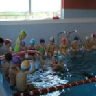 Los cursos de natación han tenido gran afluencia de alumnos en esta primera temporada