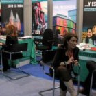 Técnicos municipales, en la reunión que mantuvieron con los empresarios en el stand de Castilla y Le