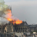 Pavoroso incendio en Notre Dame.