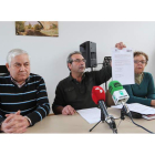 Los directivos de la asociación Puente Boeza, ayer en ruenda de prensa. ANA F. BARREDO
