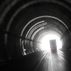 Un camión en la autopista León-Campomanes. JESÚS F. SALVADORES