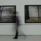 Dos de las obras de la exposición «Paisaje» en la Fundación Cerezales.