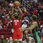 Harden anotó 9 de 18 intentos de triples.