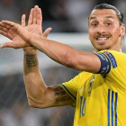 El delantero Zlatan Ibrahimovic en una acción con Suecia durante la pasada Eurocopa.