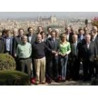 Zapatero posa con los «barones» del PSOE tras la reunión del Consejo Territorial