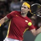 Nadal devuelve una bola en su partido de ayer.