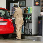 El precio del carburante ha llegado a su máximo, encareciendo el llenado del depósito.
