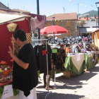 Al fondo de la feria se podían divisar las motos.
