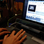 Irisbond presenta en el Centro de Referencia Estatal de León la tecnología que permite a personas con determinada discapacidad controlar el ordenador con el movimiento de los ojos