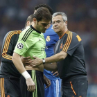 Iker Casillas, tras lesionarse contra el Galatasaray.
