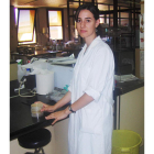 Mónica Mozo en uno de los laboratorios en los que ha investigado.