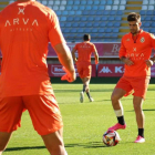La Cultural, en un entrenamiento, recibe el domingo al Osasuna Promesas. CYDL