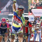 El ciclista eslovaco del equipo Tinkoff Saxo, Peter Sagan, se proclama vencedor de la tercera etapa de la Vuelta Ciclista a España.
