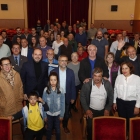 Autoridades, peñistas y respresentantes de la UD Las Palmas antes de la proyección en el ‘Perez Alonso’ de Tardes de Gloria. JESÚS F. SALVADORES