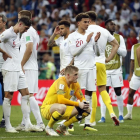 Los jugadores ingleses derrotados tras perder la semifinal ante Croacia en la prórroga.