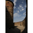 La Cerca del Castillo Medieval, sede del Archivo Histórico, dispone de un adarve paseable y seguro de unos cien metros.