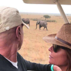 Kiko Matamoros y su esposa Makoke en un safari durante sus vacaciones en Kenia.