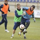 La plantilla de la Cultural prepara en Puente Castro el partido ante La Virgen.