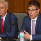 Juan Antonio Visedo, gerente del Hospital, y Rafael López Iglesias, en una imagen de archivo. LDM