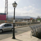 Puente actual sobre el río Boeza a su paso por la localidad de Bembibre.