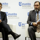 Velasco, a la derecha, junto al ministro de Justicia, Rafael Catalá, en un acto reciente