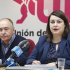 El candidato de UPL a la Alcaldía de León, Eduardo López Sendino, y la número cinco, Seila Fernández