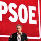 El ex presidente del Gobierno, José Luis Rodriguez Zapatero, durante su intervención en la segunda jornada del Congreso Federal del PSOE que se celebra en las instalaciones de Feria Valencia. BIEL ALIÑO